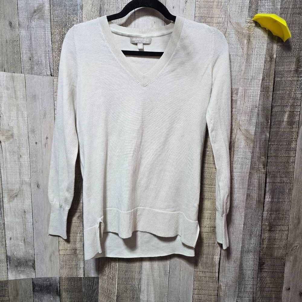 Banana Republic Extra Fine Merino Wool Beige V Neck Sweater Small Minimalist